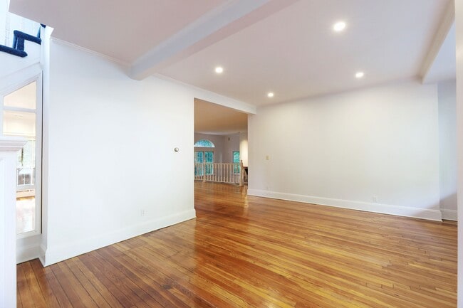 Building Photo - 24 Merrifield Way