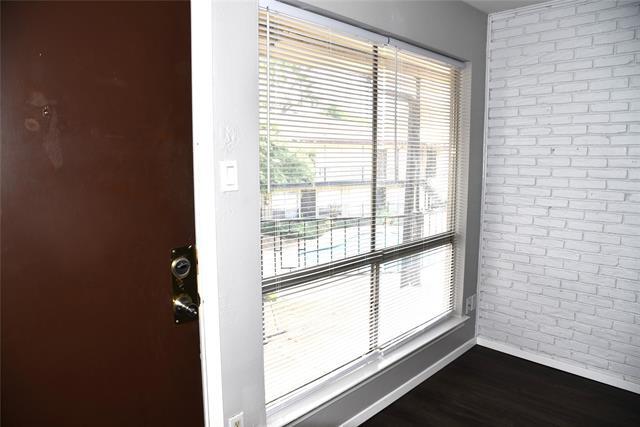 Foto del edificio - 5000 Bowser Ave