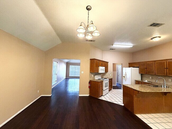 Building Photo - 405 Gina Dr