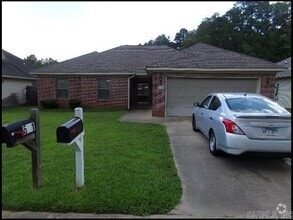Building Photo - 521 Wisteria Dr