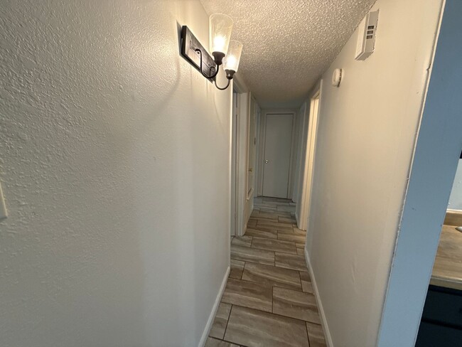 Building Photo - 911 Harris Dr