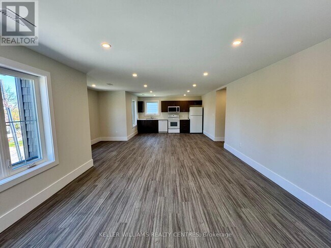 Building Photo - 65 Holgate St