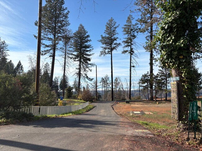 Foto del edificio - 7045 Molokai Dr