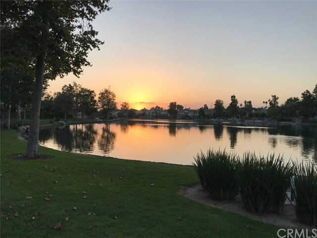 Foto del edificio - 76 Lakeside Dr