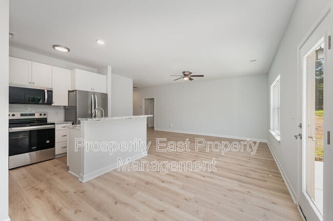 Building Photo - 605 Queens Rd