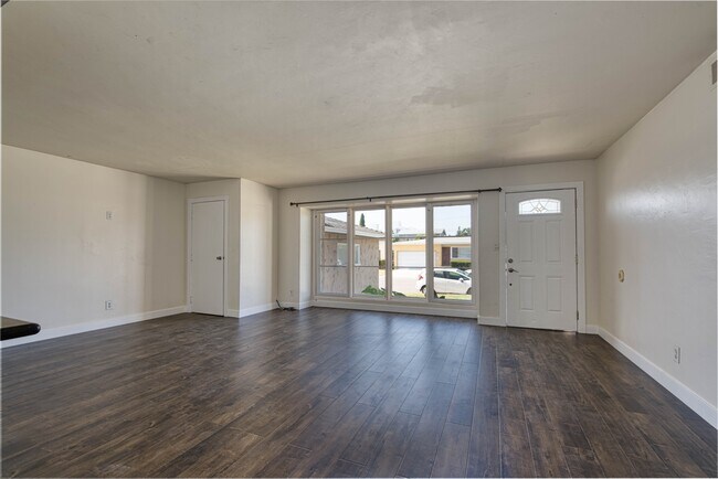 Foto del edificio - 6141 Dorothy Dr