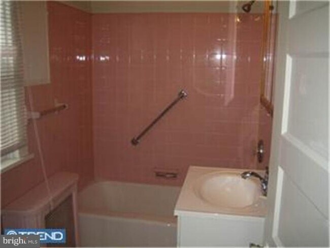 Foto del edificio - 922 Delmont Dr