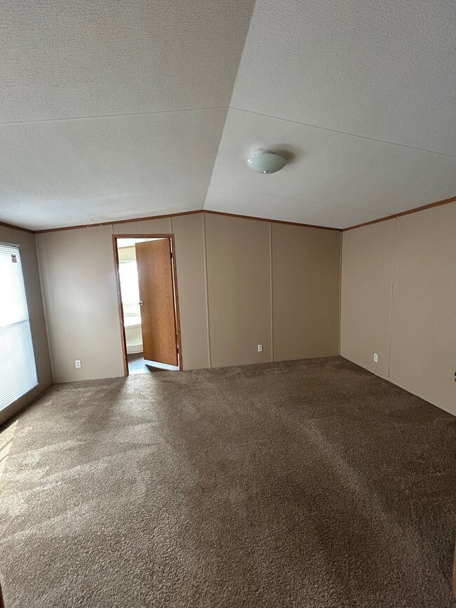 Building Photo - 506 Lakeview Cove