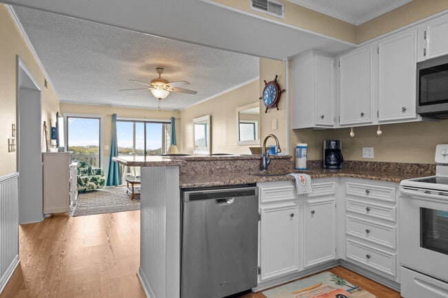 Foto del edificio - 2111 W Fort Macon Rd