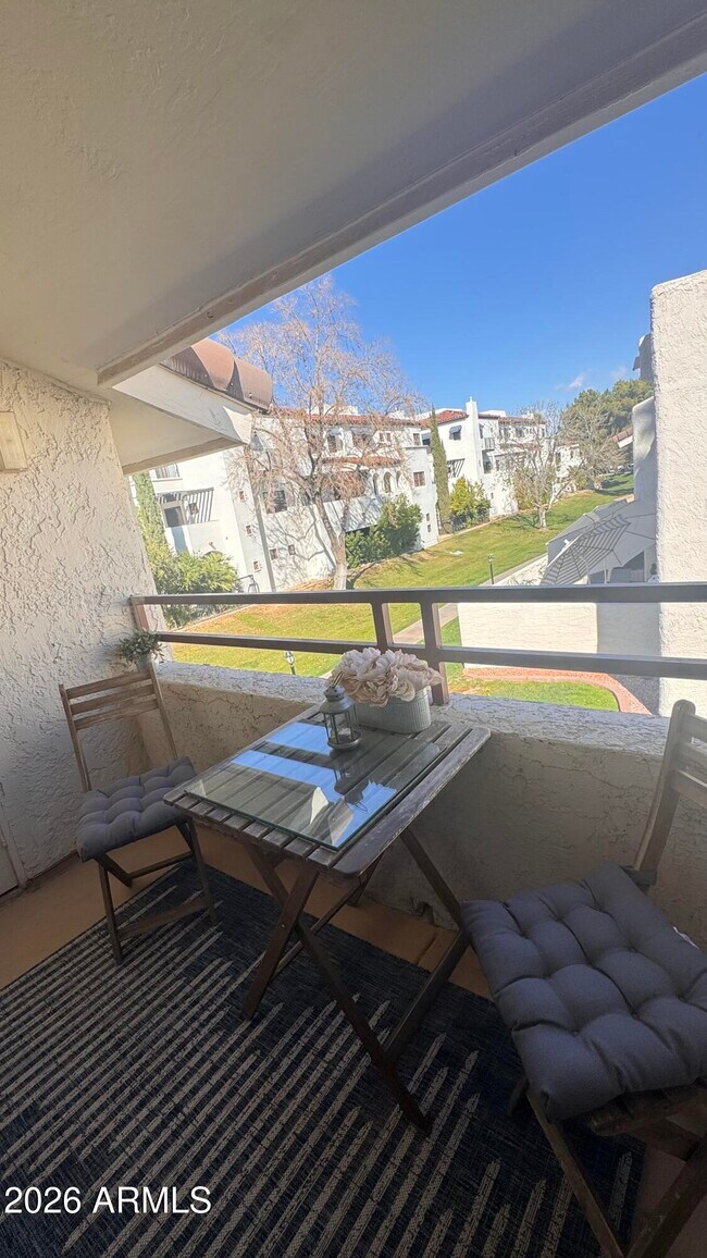 Building Photo - 7350 N Vía Paseo Del Sur