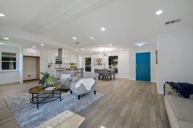 Foto del edificio - 2400 Bengal Ln