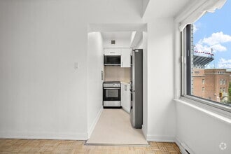 Building Photo - 500 Av Des Pins O