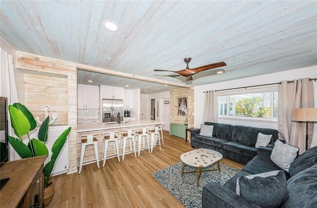 Building Photo - 150 Beach Ave