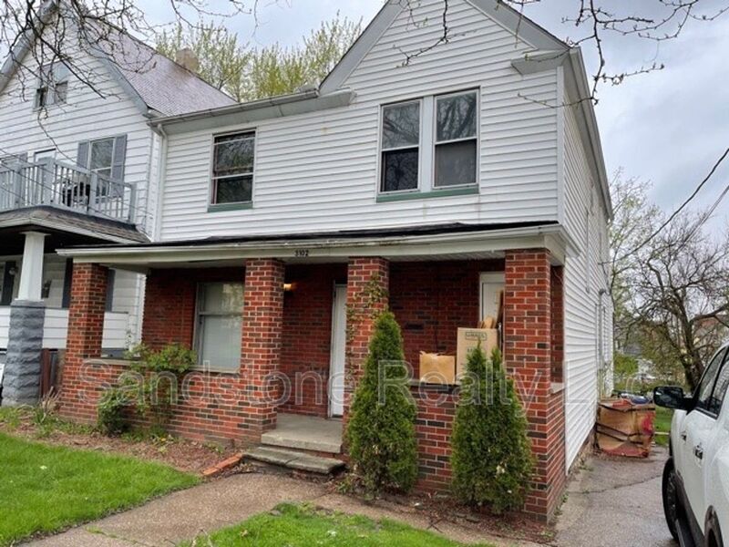Primary Photo - 3102 Searsdale Ave