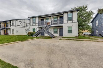 Building Photo - 215 Roberts Cir