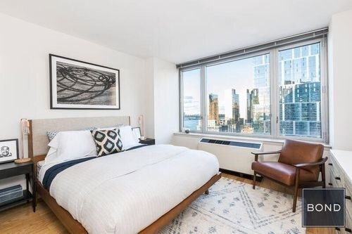 Building Photo - 610 W 57th St