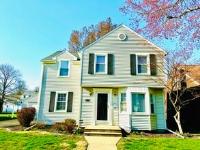 Building Photo - 913 W Stratford Dr