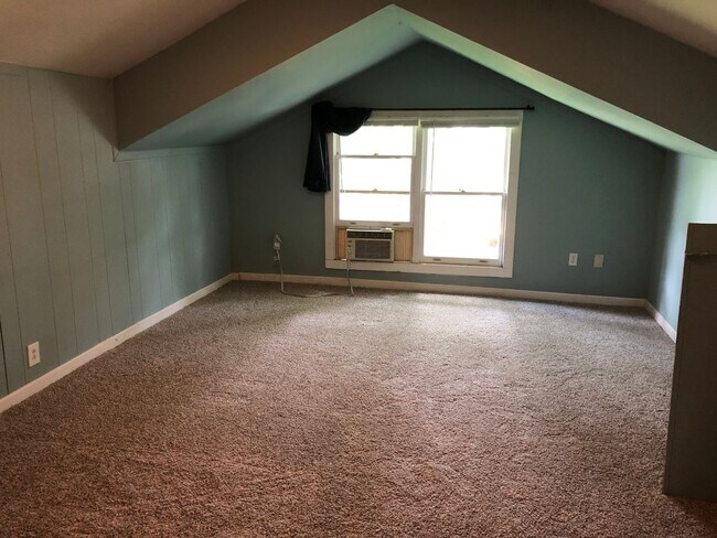 Foto del edificio - Large home on corner lot in Woodbine, Great Front Porch, Blocks from Coffee Shop, Easy Interstate...