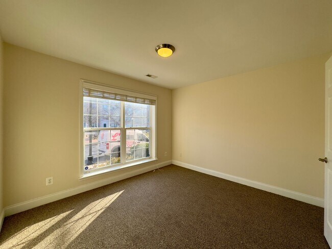Building Photo - Charming 4Bed/3.5Bath in Washington Village - Pigtown neighborhood
