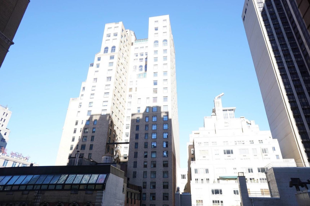 Foto principal - 58 W 58th St