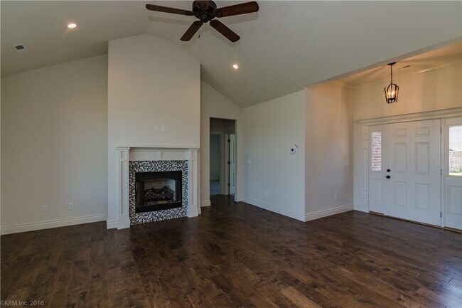 Building Photo - 1620 Sweetbriar Way