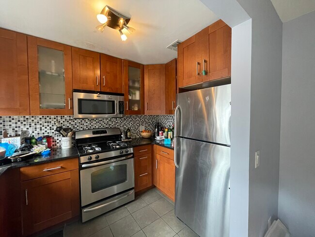 Building Photo - 160 Van Winkle St