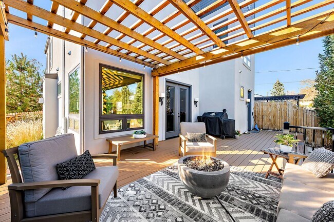 Building Photo - Stunning 4-BDR in the Heart of Sloan’s Lake