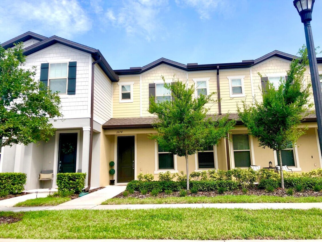 MOVE IN SEPTEMBER! IMMACULATE RENTAL! 2x2.5 TOWNHOME WITH PRIVATE COURTYARD! 2 CAR GARAGE! - MOVE IN SEPTEMBER! IMMACULATE RENTAL! 2x2.5 TOWNHOME WITH PRIVATE COURTYARD! 2 CAR GARAGE!