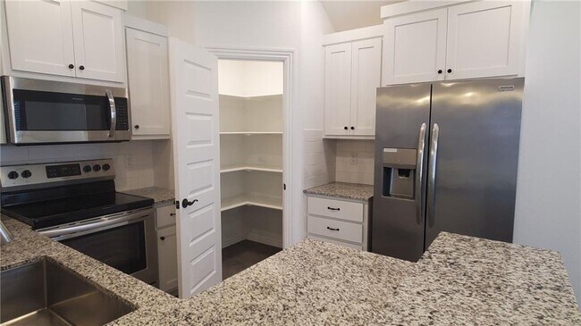 Building Photo - 702 Obsidian Ct