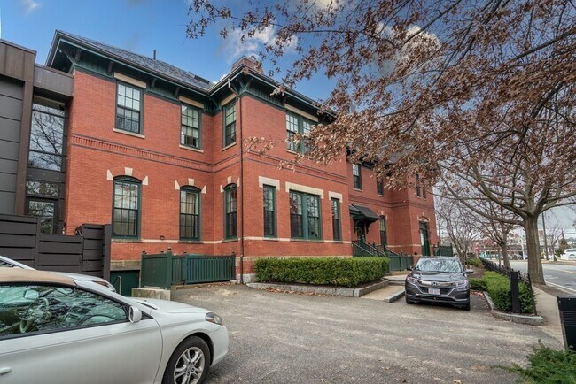 Building Photo - 7 Waverley St