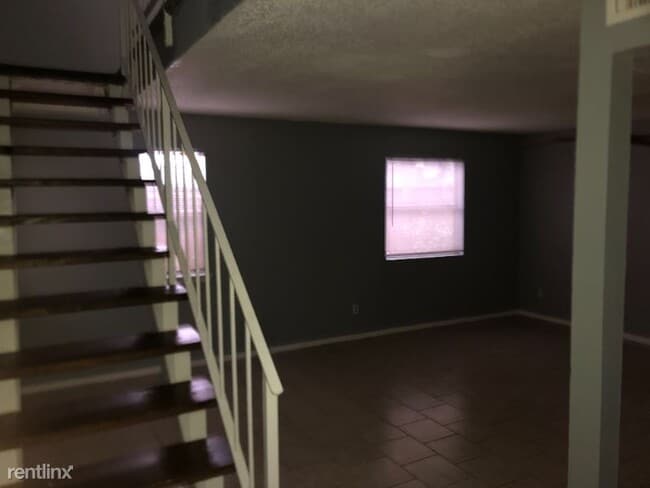 Building Photo - 2 br, 1.5 bath Townhome - 313 Rolston Rd
