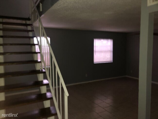 Foto del edificio - 2 br, 1.5 bath Townhome - 313 Rolston Rd