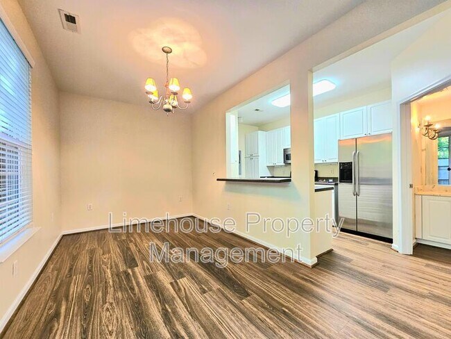 Foto del edificio - 5260 Elston Ln