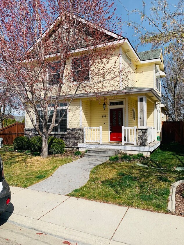 Primary Photo - Beautiful Home In South East Boise!