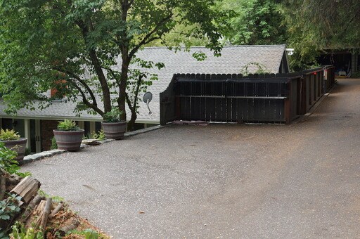 Building Photo - 422 Searls Ave