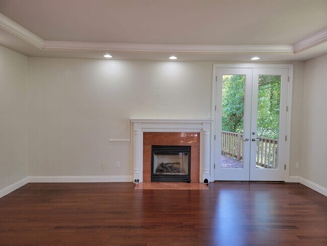 Building Photo - 1592 Manzanita Ave
