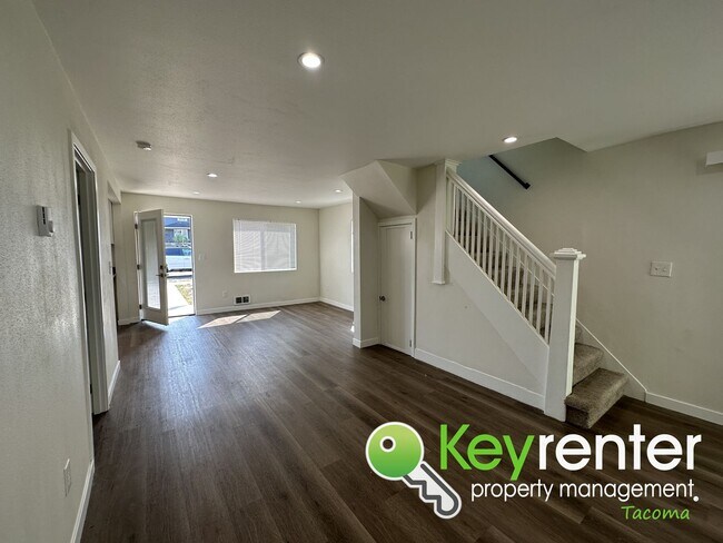 Foto del edificio - Astonishing 4Bed/2.5Bath Tacoma Home