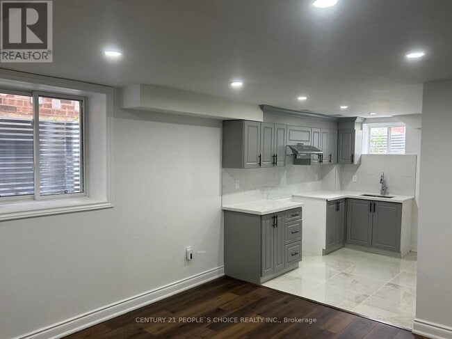 Building Photo - 66 Circus Cres