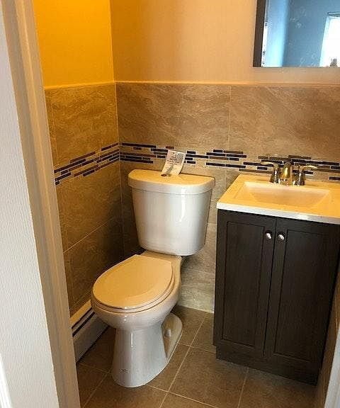 Foto del edificio - "Charming 3-Bedroom Oasis with 2 Full Bath...