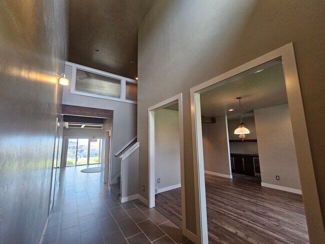 Building Photo - 5010 Jeff Dr