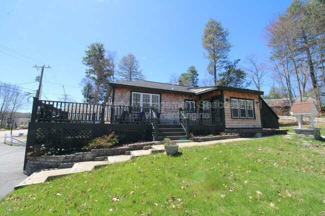 Foto del edificio - 94 Lakeshore Dr