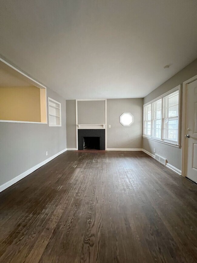 Building Photo - COMING SOON: Spacious Independence Home with Carport & Large Yard!