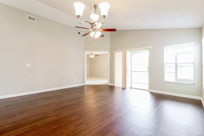 Building Photo - 1810 Coyote Pl