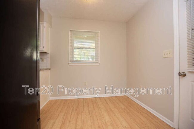 Building Photo - 4500 Linda Dr