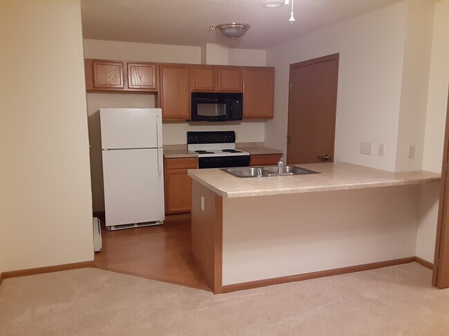 Building Photo - 990 Linden Dr