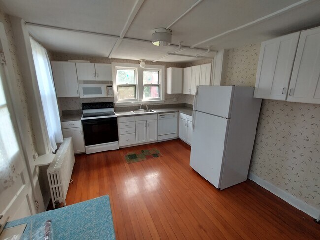 Foto del edificio - 100 Norton Rd