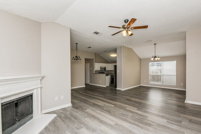 Foto del edificio - 10509 Shadywood Dr