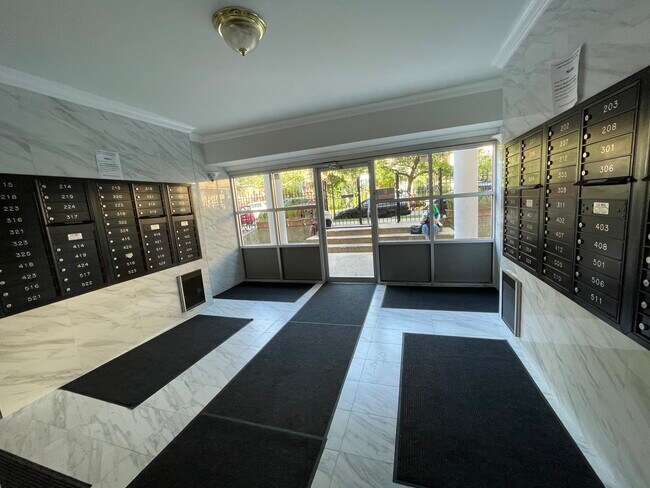 Foto del edificio - 5920 N Kenmore Ave