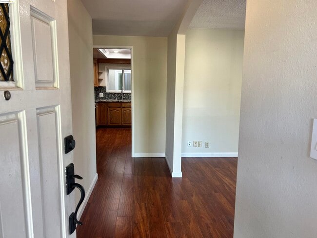 Foto del edificio - 4631 Ridpath St
