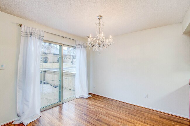 Building Photo - Impeccably Maintained End Unit Townhome wi...